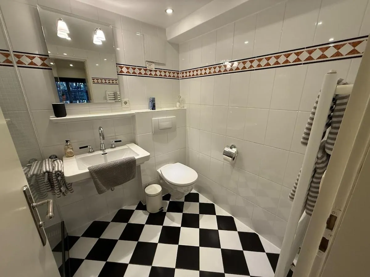 Stylish Garden Apartment In Central Munich