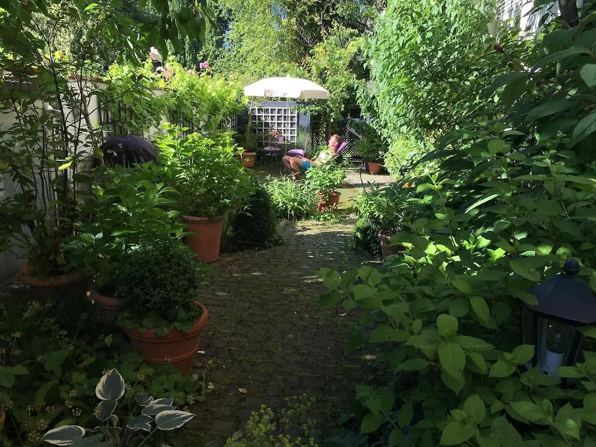 Stylish Garden Apartment In Central Munich
